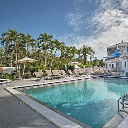 Marco Island Condo With Shared Pool And Hot Tub!
